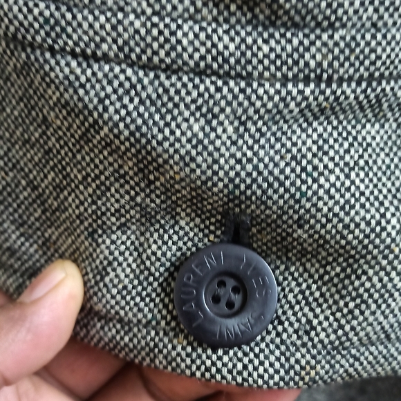 Yves Saint Laurent - Picture 4 of 6